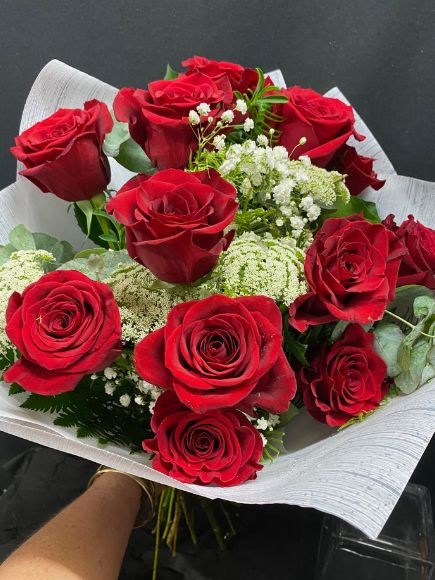 12 red rose